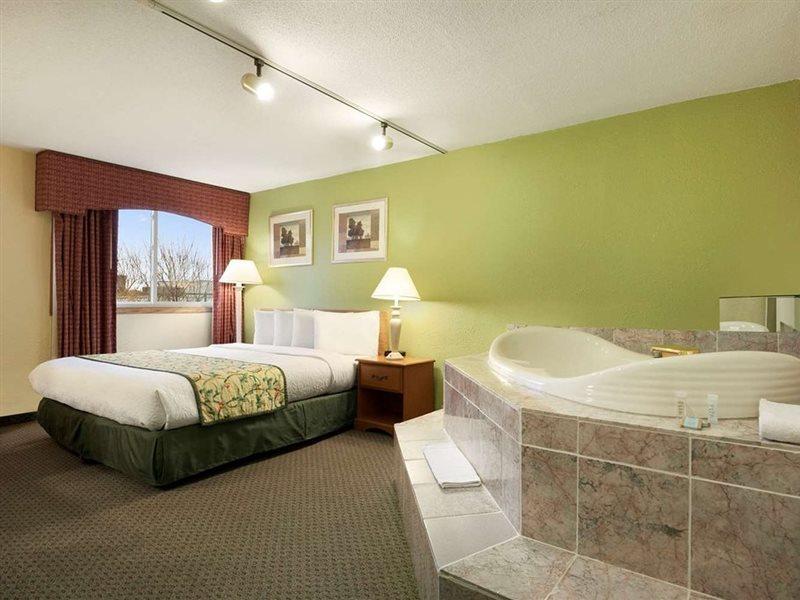 Travelodge By Wyndham Sturgis Eksteriør bilde