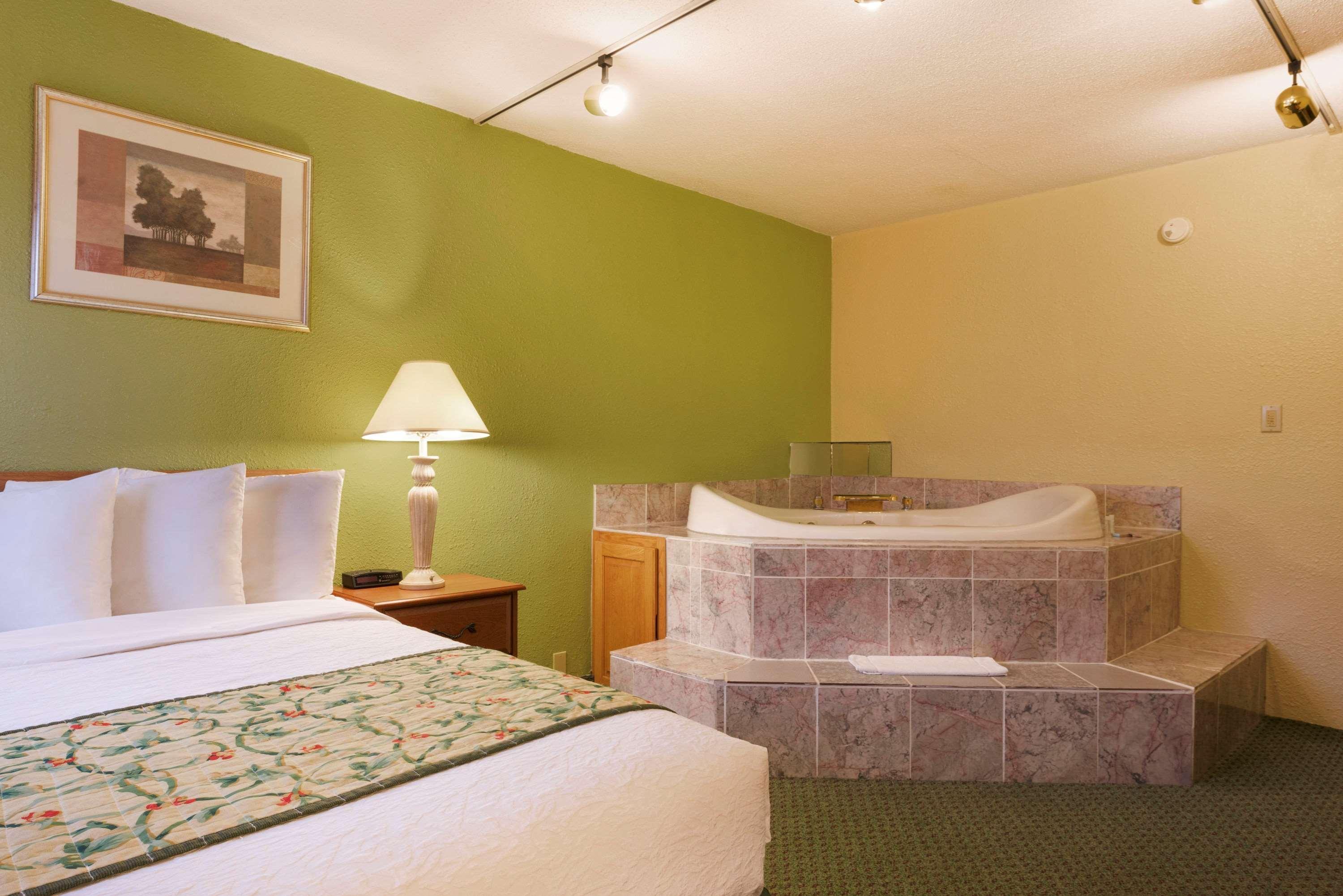 Travelodge By Wyndham Sturgis Eksteriør bilde